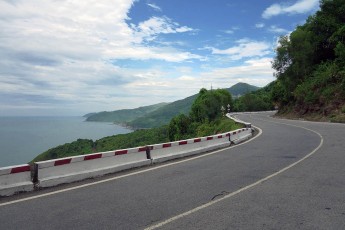 Beautiful road towards Nah Trang